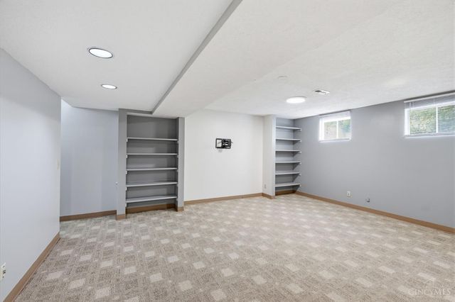 2739 Queenswood Drive, Cincinnati, OH 45211