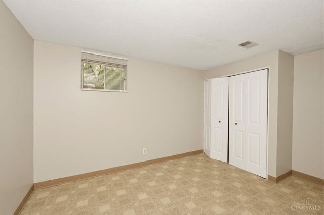 2739 Queenswood Drive, Cincinnati, OH 45211