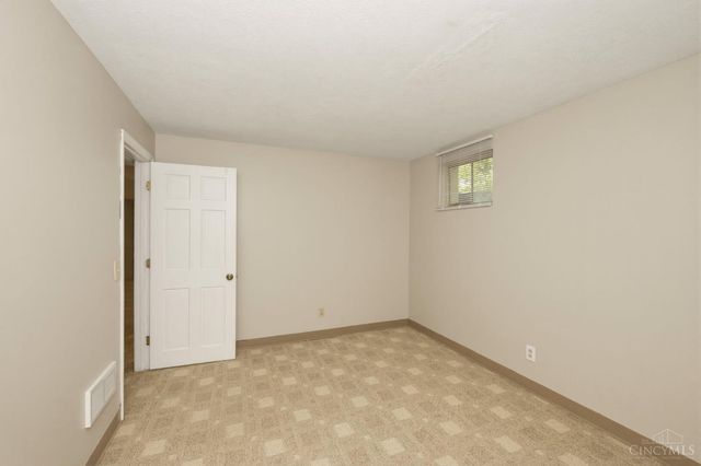 2739 Queenswood Drive, Cincinnati, OH 45211