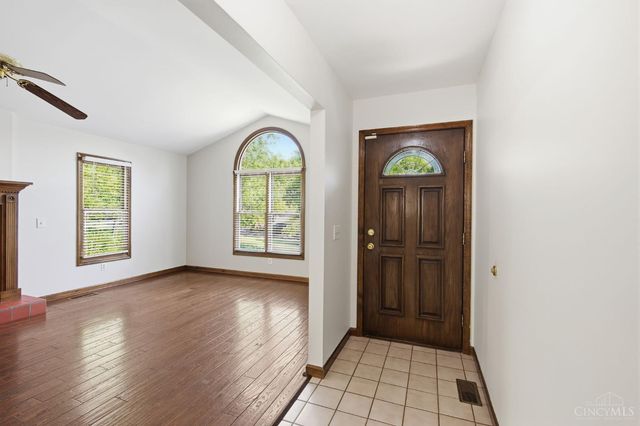 2739 Queenswood Drive, Cincinnati, OH 45211