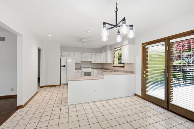2739 Queenswood Drive, Cincinnati, OH 45211
