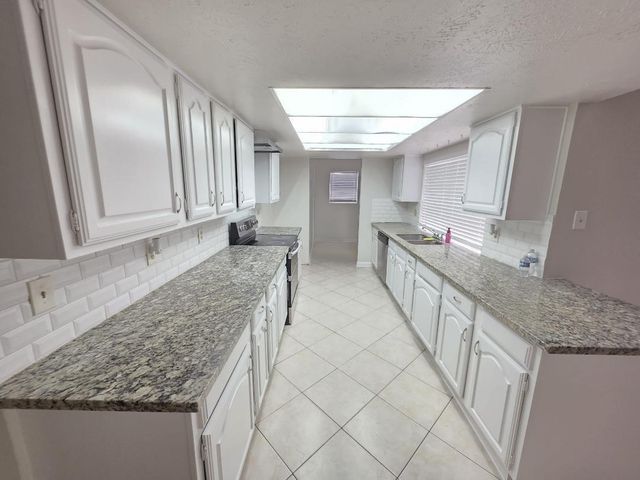 15630 Camino Del Sol Drive, Houston, TX 77083