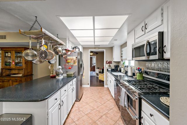 1939 S San Vincent Drive, Green Valley, AZ 85614