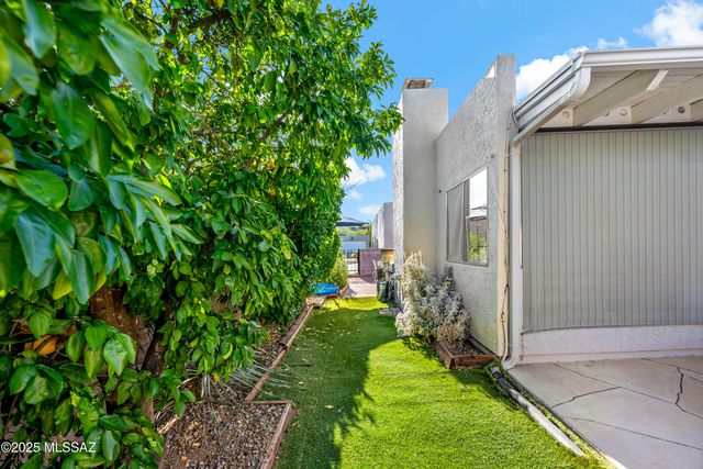 1939 S San Vincent Drive, Green Valley, AZ 85614