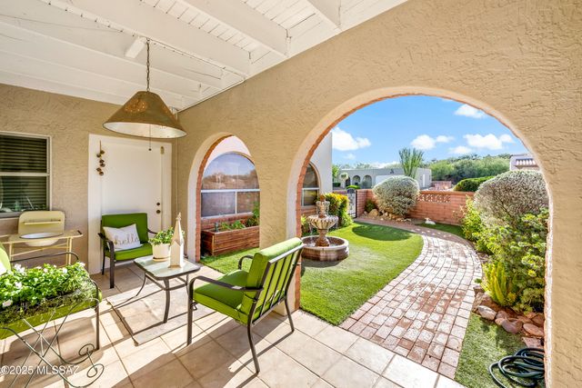 1939 S San Vincent Drive, Green Valley, AZ 85614