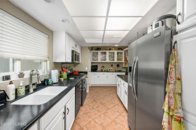 1939 S San Vincent Drive, Green Valley, AZ 85614