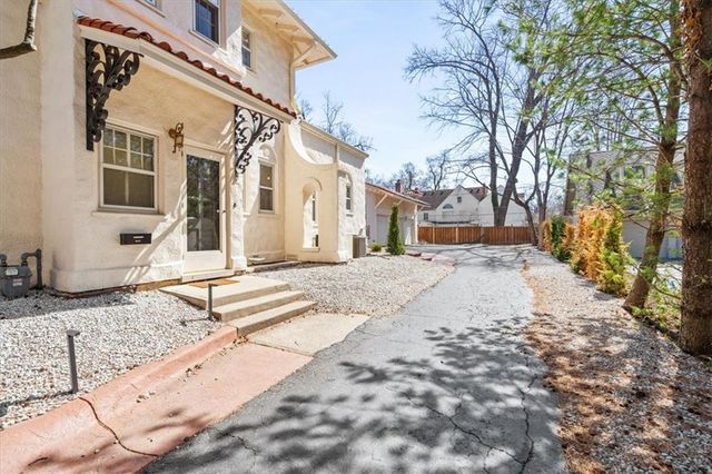 1205 W 60th Terrace, Kansas City, MO 64113