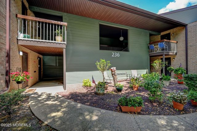 236 Medford Court G, Manalapan, NJ 07726
