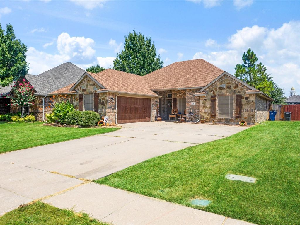 1745 Colorado Drive, Burleson, TX 76028