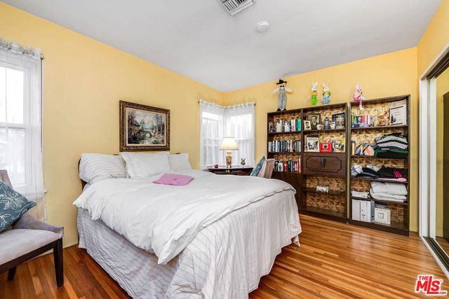 702 N Reese Place, Burbank, CA 91506