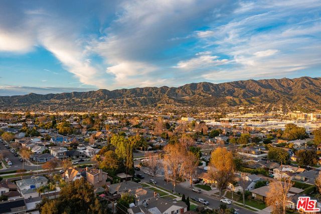 702 N Reese Place, Burbank, CA 91506