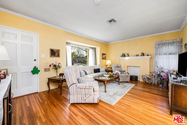 702 N Reese Place, Burbank, CA 91506