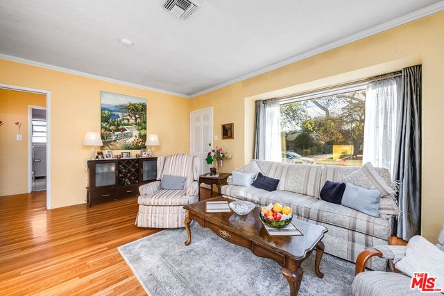 702 N Reese Place, Burbank, CA 91506