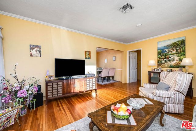 702 N Reese Place, Burbank, CA 91506