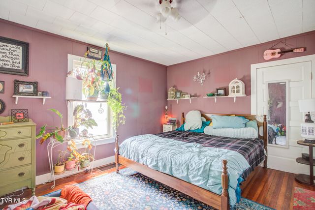 2111 East Watauga Avenue, Johnson City, TN 37601