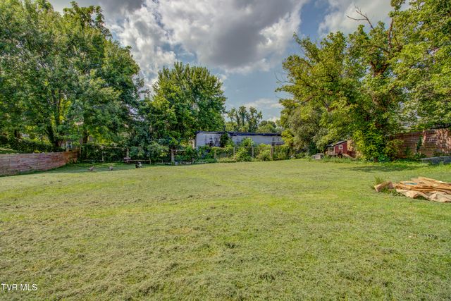 2111 East Watauga Avenue, Johnson City, TN 37601