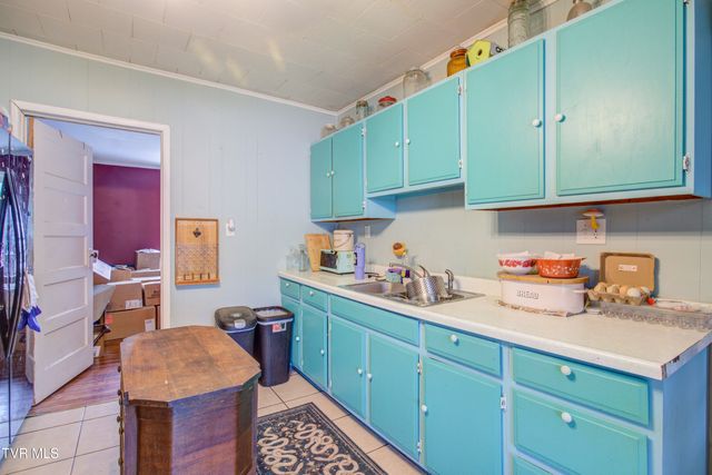 2111 East Watauga Avenue, Johnson City, TN 37601