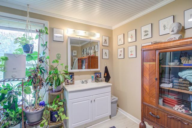 2111 East Watauga Avenue, Johnson City, TN 37601