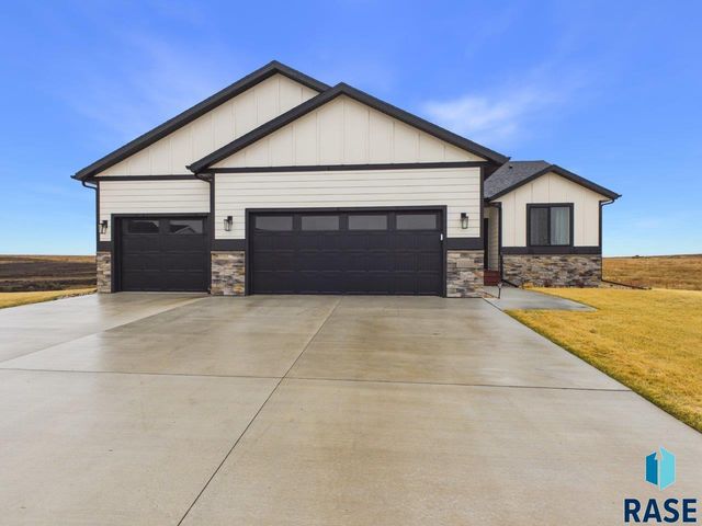 5816 W Raleigh Cir Circle, Sioux Falls, SD 57107