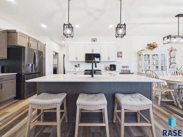 5816 W Raleigh Cir Circle, Sioux Falls, SD 57107