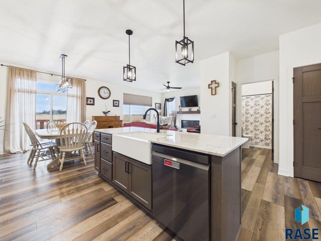 5816 W Raleigh Cir Circle, Sioux Falls, SD 57107