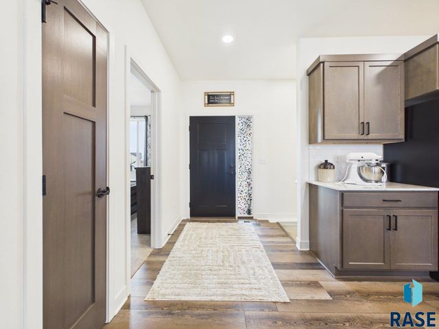 5816 W Raleigh Cir Circle, Sioux Falls, SD 57107