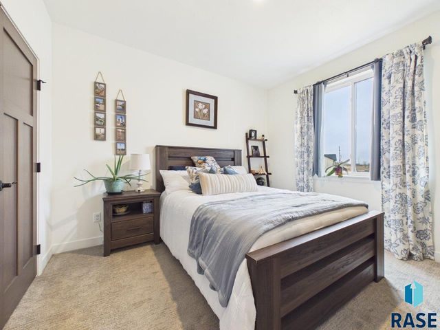 5816 W Raleigh Cir Circle, Sioux Falls, SD 57107