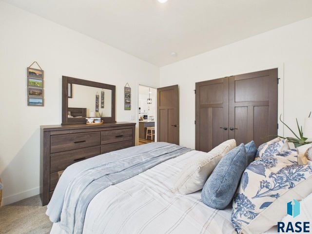 5816 W Raleigh Cir Circle, Sioux Falls, SD 57107