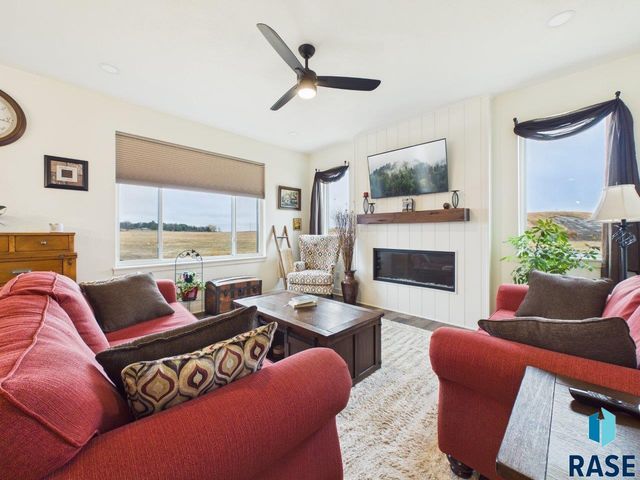 5816 W Raleigh Cir Circle, Sioux Falls, SD 57107