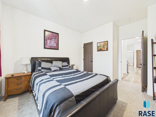 5816 W Raleigh Cir Circle, Sioux Falls, SD 57107