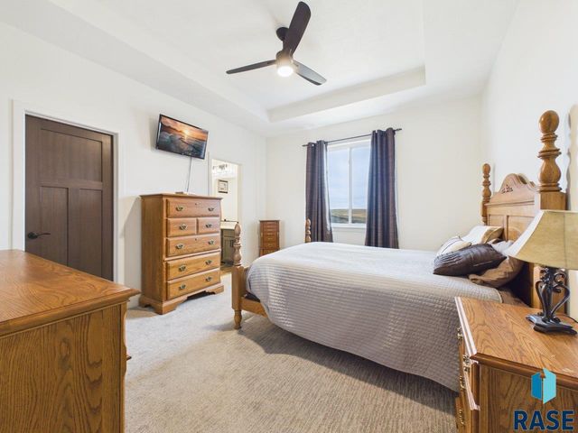 5816 W Raleigh Cir Circle, Sioux Falls, SD 57107