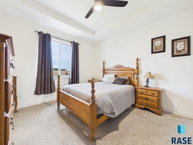 5816 W Raleigh Cir Circle, Sioux Falls, SD 57107