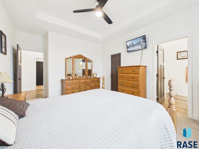 5816 W Raleigh Cir Circle, Sioux Falls, SD 57107