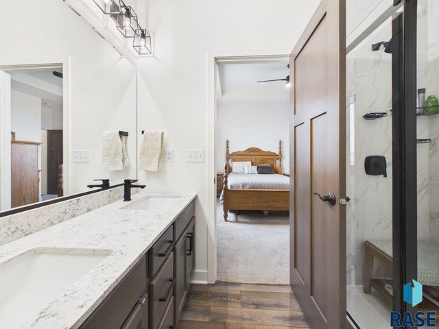 5816 W Raleigh Cir Circle, Sioux Falls, SD 57107