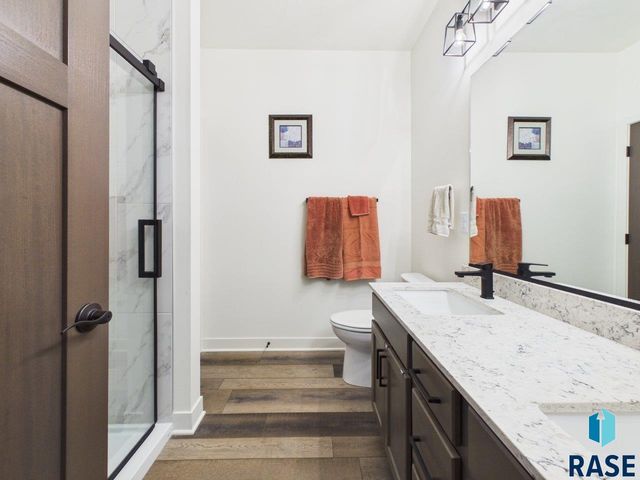 5816 W Raleigh Cir Circle, Sioux Falls, SD 57107