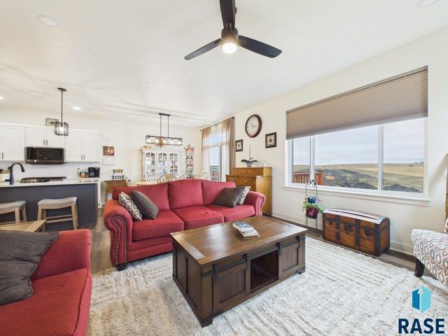 5816 W Raleigh Cir Circle, Sioux Falls, SD 57107