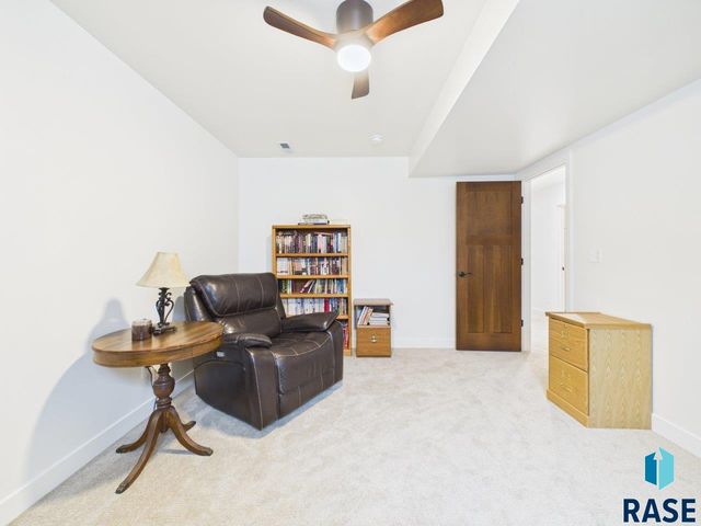 5816 W Raleigh Cir Circle, Sioux Falls, SD 57107