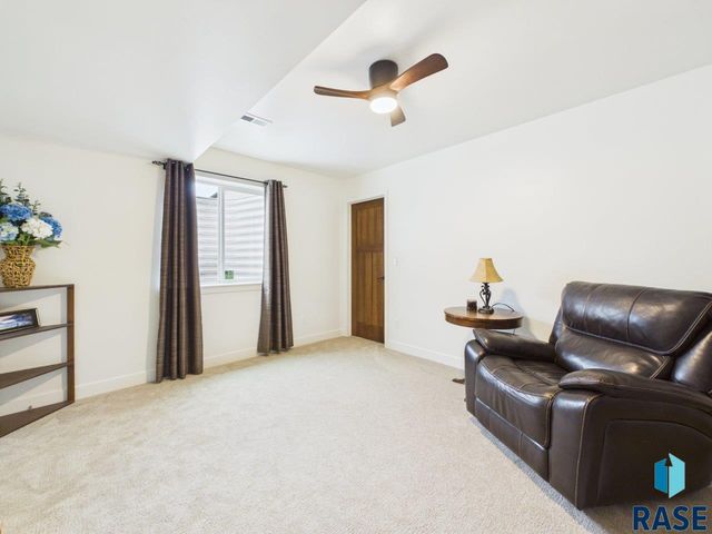 5816 W Raleigh Cir Circle, Sioux Falls, SD 57107