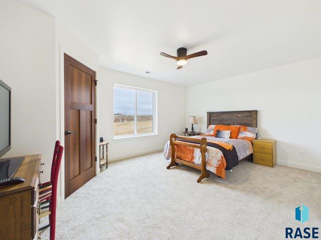 5816 W Raleigh Cir Circle, Sioux Falls, SD 57107