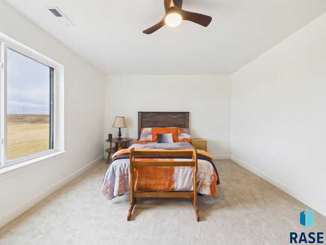 5816 W Raleigh Cir Circle, Sioux Falls, SD 57107