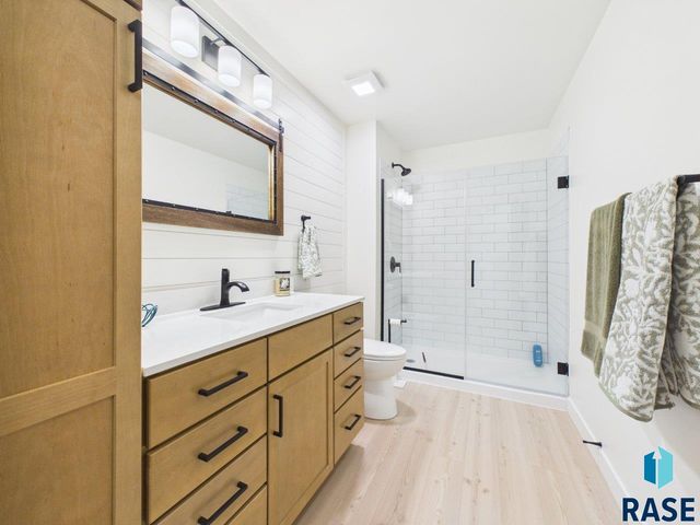 5816 W Raleigh Cir Circle, Sioux Falls, SD 57107