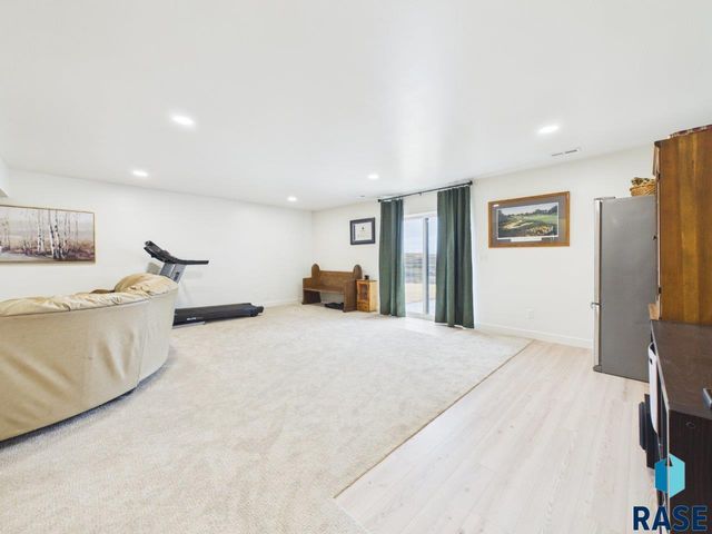 5816 W Raleigh Cir Circle, Sioux Falls, SD 57107