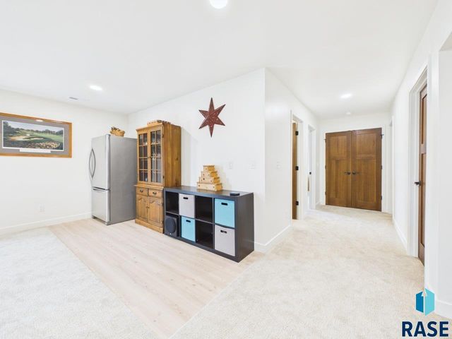 5816 W Raleigh Cir Circle, Sioux Falls, SD 57107