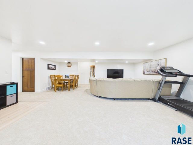 5816 W Raleigh Cir Circle, Sioux Falls, SD 57107