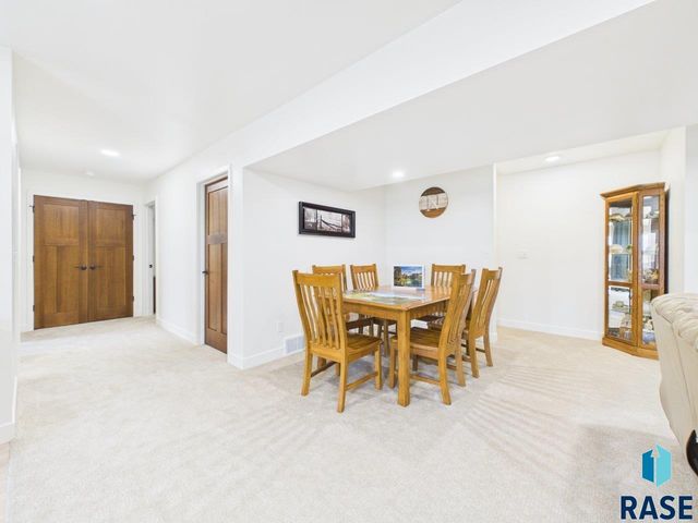 5816 W Raleigh Cir Circle, Sioux Falls, SD 57107