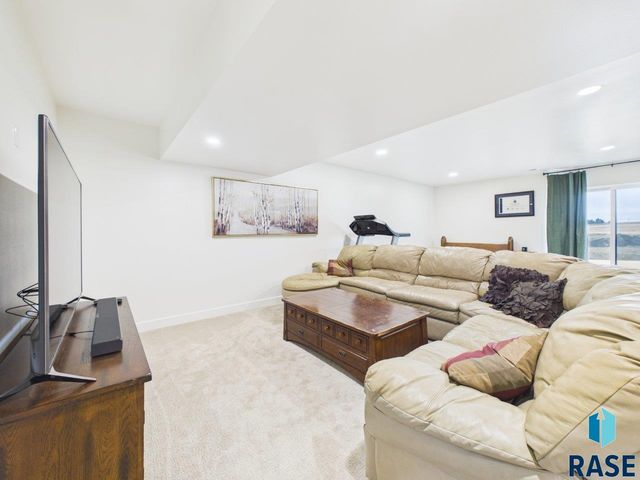 5816 W Raleigh Cir Circle, Sioux Falls, SD 57107