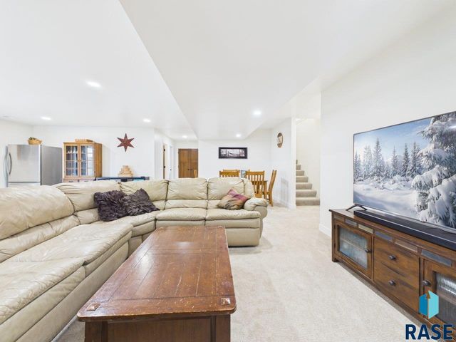 5816 W Raleigh Cir Circle, Sioux Falls, SD 57107