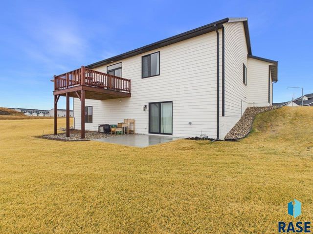 5816 W Raleigh Cir Circle, Sioux Falls, SD 57107