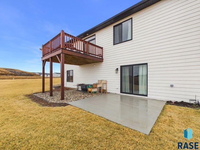 5816 W Raleigh Cir Circle, Sioux Falls, SD 57107