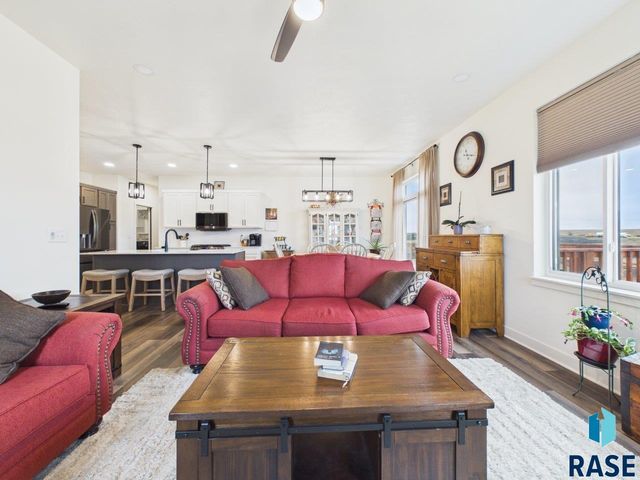 5816 W Raleigh Cir Circle, Sioux Falls, SD 57107